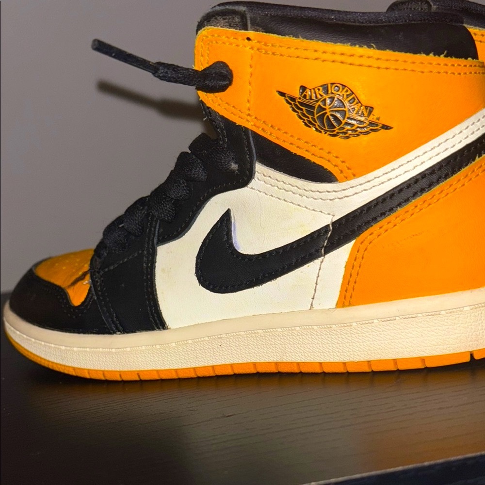 Kids Jordan 1 Retro High OG Taxi (PS) Size 2 - Picture 5 of 9